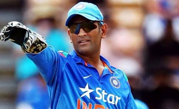 यापूर्वी धोनी माजी कर्णधार सौरव गांगुलीच्या नेतृत्वात झिम्बाब्वे दौऱ्यामध्ये खेळला होता. कर्णधार म्हणून धोनीचा पहिलाच झिम्बाब्वे दौरा आहे.