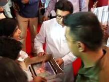 राज ठाकरेंनी ओवेसींचा चेहरा असलेला केक कापला