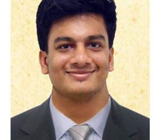 जयपूरमधील एक्झीक्यूटिव्ह इंजिनिअर मुकेश बंसल यांचा मुलगा अमन बसंल याने या वर्षीच्या JEE अॅडव्हान्स परीक्षेत अव्वल स्थान पटकावले आहे. अमन सध्या मुंबईमधून कॉम्प्यूटर सायन्समध्ये बी.टेक करण्याचा विचार करीत आहे. अमन या परीक्षेसाठी रोज 5 ते 6 तास अभ्यास करीत असे.
