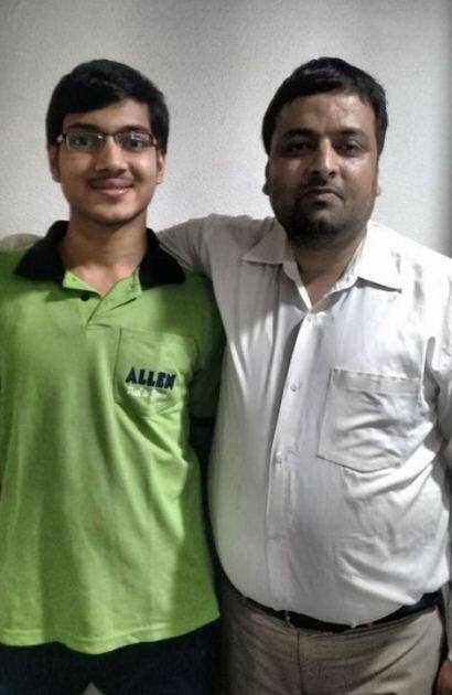 कुणाल गोयल याने तिसरा क्रमांक पटकावला आहे. कुणाल आणि अमन दोघेही एकाच ठिकाणी शिक्षण घेत होते.