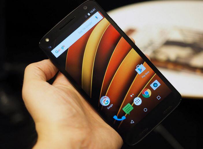 Moto X Force: लाँचिंगवेळी या फोनची किंमत 49 हजार 999 रुपये होती. आता या फोनची किंमत 34 हजार 999 रुपयांपर्यंत आहे. या फोनमध्ये जवळपास 15 हजार रुपयांची घट करण्यात आली आहे. फीचर्सः 21 मेगापिक्सेल रिअर कॅमेरा आणि फ्रंट कॅमेरा 5 मेगापिक्सेल, 3 GB रॅम, 2Ghz ऑक्टा कोअर प्रोसेसर
