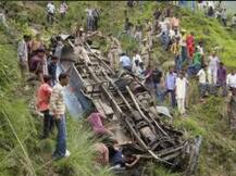 मेघालयात बस दरीत कोसळून 30 प्रवासी दगावल्याची भीती