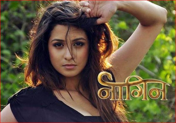 माधुरी नायक ही नागिन मालिकेत इच्छाधारी मोर आहे. 