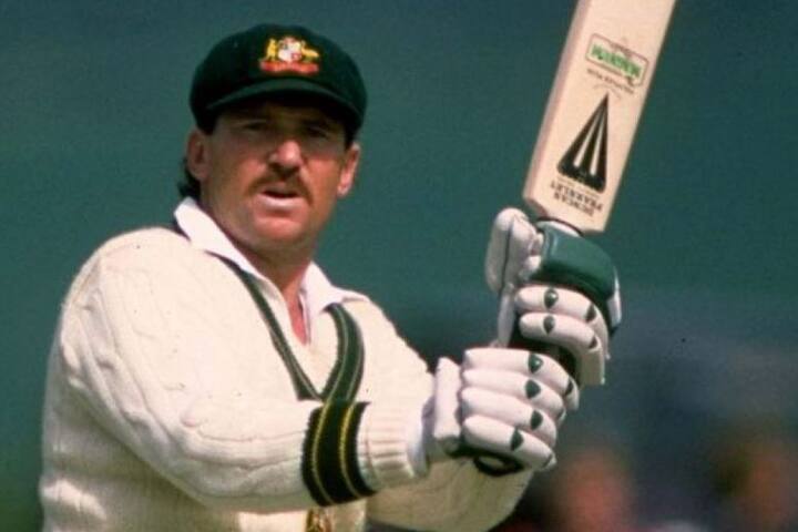 यानंतर ऑस्ट्रेलियाचचा एक कर्णधार अॅलन बॉर्डररनं 107 विजय मिळवलले होते. धोनीनं झिम्बाब्वेवर 3-0 विजय मिळवित या पराक्रमाशी बरोबरी केली आहे. 