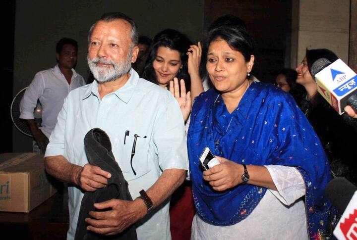 पंकज कपूर आपली पत्नी सुप्रिया पाठकसोबत.