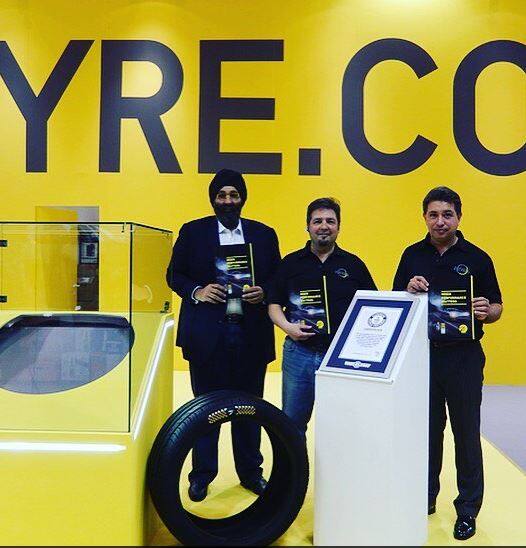 दुबईच्या जेड कपंनीनं या टायरमध्ये 24 कॅरेट सोनं आणि हिऱ्यांचा वापर केला आहे. 