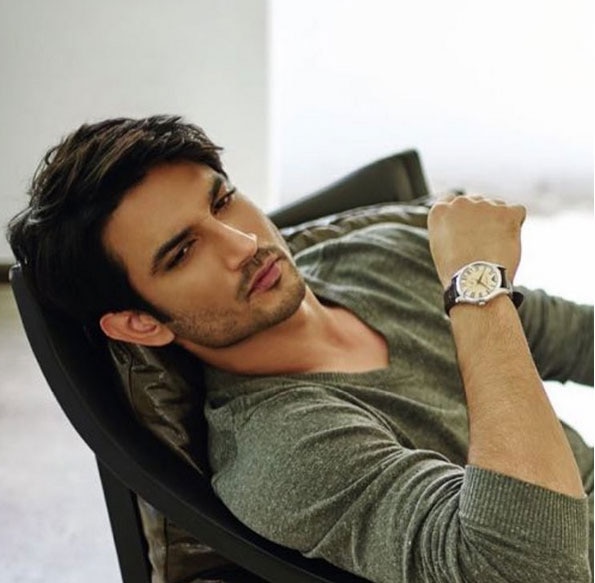 सुशांत सिंह राजपूत : ग्रॅज्युएशन - बीई, मॅकेनिकल दिल्ली कॉलेज ऑफ इंजिनिअरिंग