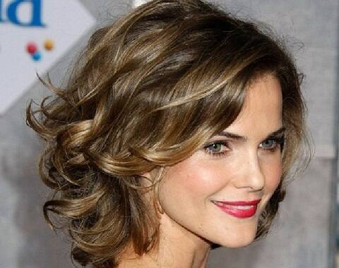 तुमचे केस मध्यम स्वरुपातील असतील तर आठवड्यातून दोन किंवा तीनवेळा धुवावेत. त्यांना जास्ती तेल लावण्याचीही गरज नसते.