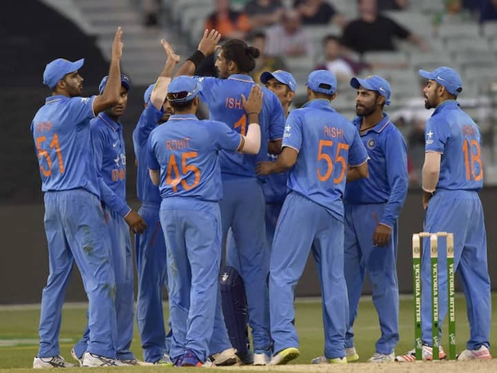टीम इंडियाच्या या वेगवान गोलंदाजाला बास्केटबॉल स्टारनं क्लीन बोल्ड केलं आहे. 
