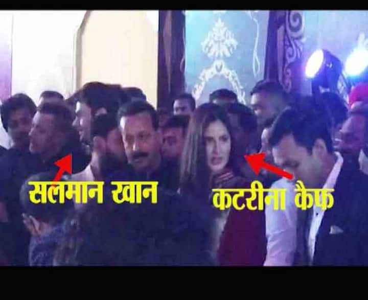 बऱ्याच कालावधीनंतर बॉलिवूडमधील हे दोघंही कलाकार एकत्र आल्याचं पाहायलं मिळालं. या व्यतिरिक्त या इफ्तार पार्टीत गुलामनबी आझाद, सुशिलकुमार शिंदे, अशोक चव्हाण, माणिकराव ठाकरेंसह काँग्रेसच्या नेते या इफ्तार पार्टीला हजर होते. 