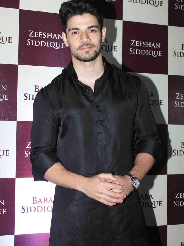  सूरज पांचोली 