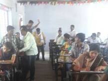 शर्टात कॉपी, पॅडखाली कॉपी, साडे 8 हजार सरकारी कर्मचारी सापडले !