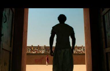 या सिनेमात हृतिक रोशन एका नव्या रुपात पाहायला मिळणार आहे. 