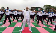 योगा आणि सेलिब्रिटी, योगदिनाचे खास फोटो 