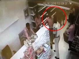 Nagpur Shoe Store Manager Beaten Up By Women Police Constable महिला पोलिसाची अरेरावी, भावाला ओरडल्याने दुकानदाराला मारहाण