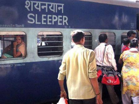एसी कोचच्या तृतीय श्रेणीचे तिकीट कॅन्सल केल्यास 90 रुपये, तर स्लीपर क्लासचे तिकीट कॅन्सल केल्यास 60 रुपये कापण्यात येतील.