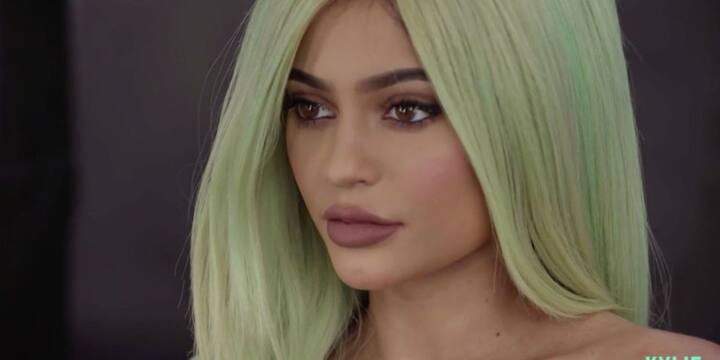 आज तिच्या लिप्स्टिक्सची महिला जगतात प्रचंड क्रेज आहे.