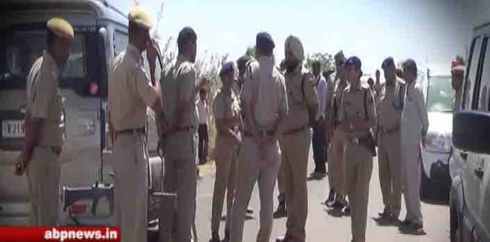 नुकतेच आनंदपालला पकडण्यासाठी पोलिसांच्या स्पेशल टीमने ग्वाल्हेरमधील एका घरावर छापा टाकला होता. यावेळी झालेल्या चकमकीत आनंदपालचा राईट हँड पंकज गुप्ता याला ठार झाला होता. तर आनंदपालला इथून निसटण्यात यश आले.