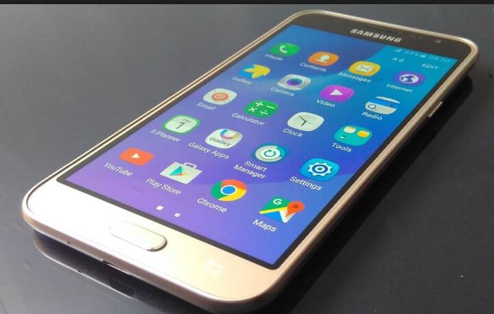 या स्मार्टफोनला स्नॅपडील ऑनलाइन शॉपिंगच्या वेबसाइटवरूनही खरेदी करता येते.