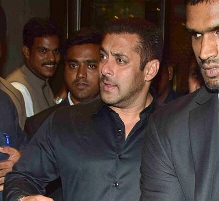 ‘दररोज 120 किलो वजनाच्या माणसाला 10 वेगवेगळ्या अँगलमधून 10 वेळा उचलावं लागत होतं. दररोज सहा तास ही कसरत केल्यानंतर मला धड चालताही येत नव्हतं. कुस्तीच्या आखाड्यातून बाहेर पडताना मला बलात्कार झाल्यासारखं वाटायचं,’ असं विधान सलमानने एका वेबसाईटला दिलेल्या मुलाखतीत केलं होतं.