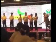 ...म्हणून चीनमधील बँक कर्मचाऱ्यांना मॅनेजरनं झोडपलं!