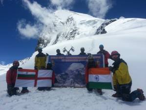 नौदलाच्या जवानांनी सर केलं सतोपंथ हिमशिखर!