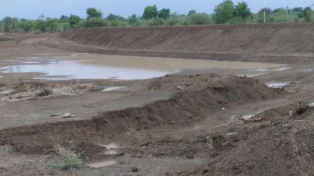 या मार्फत 20 एप्रिलपासून सुमारे ११९ गावांमध्ये वॉटर कप स्पर्धा सुरु करण्यात आली होती. या स्पर्धेअंतर्गत बीडमधील अंबाजोगाई, साताऱ्यातील कोरेगाव, आणि अमरावतीतील वरुड गावातील ग्रामस्थांना एकत्रित करून 'जलमित्र सेना' स्थापन केली. या सेनेला पाणी फाऊंडेशनने जलसंधारणासंदर्भात प्रशिक्षण दिले.