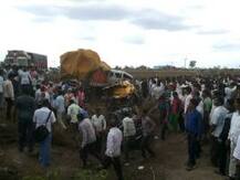 धुळ्यात सुरत-नागपूर हायवेवर भीषण अपघात, 18 जणांचा मृत्यू