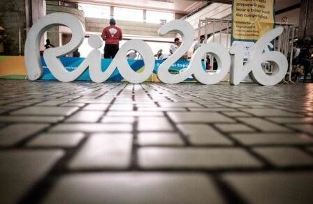 रिओ ऑलम्पिकसाठी येणाऱ्या खेळाडूंच्या मदतीसाठी जवळपास १३ हजार कर्मचारी आणि स्वयंसेवकांची व्यवस्था करण्यात आली आहे.