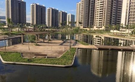 खेळाडूंच्या मदतीसाठी नेमण्यात आलेल्या कर्मचारी आणि स्वयंसेवकांना पुढील आठवड्यापासून प्रशिक्षण देण्यात येणार असल्याचे या खेळ गावच्या संचालिका मारिया सिलेंटी यांनी सांगितले.