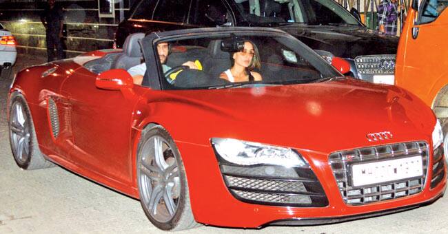 करीना कपूरः ऑडी R8 स्पायडर, किंमत 2.2 कोटी