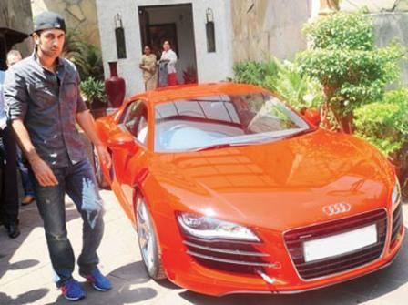 रनवीर कपूरः ऑडी A8, रेंज रोव्हर, मर्सिडिझ बेंझ
