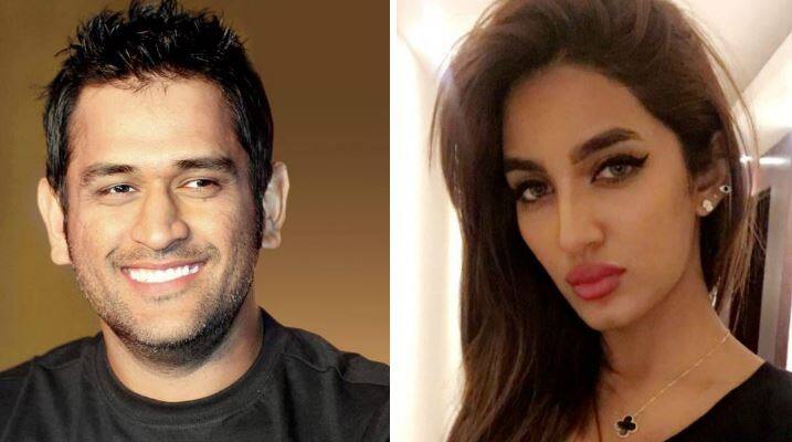 पाकिस्तानच्या खेळाडूंनी झिडकारल्यामुळे अपमानास्पद वाटलं. मात्र तेवढ्यातच भारताच्या एका खेळाडूने ऑटोग्राफ दिला. तो खेळाडू होता महेंद्र सिंह धोनी. 