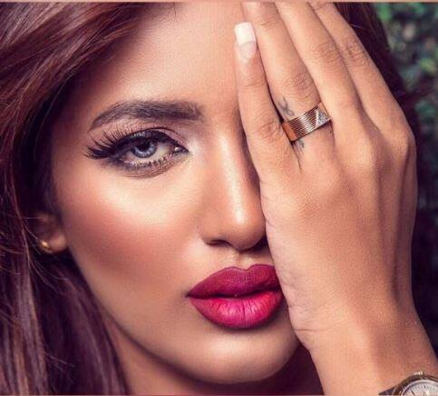 पाकिस्तानच्या काही खेळाडूंनी ऑटोग्राफ दिला, मात्र काही खेळाडू जेवताना तरी सोडा असं म्हणून ओरडले, असं माथिराने सांगितलं. 