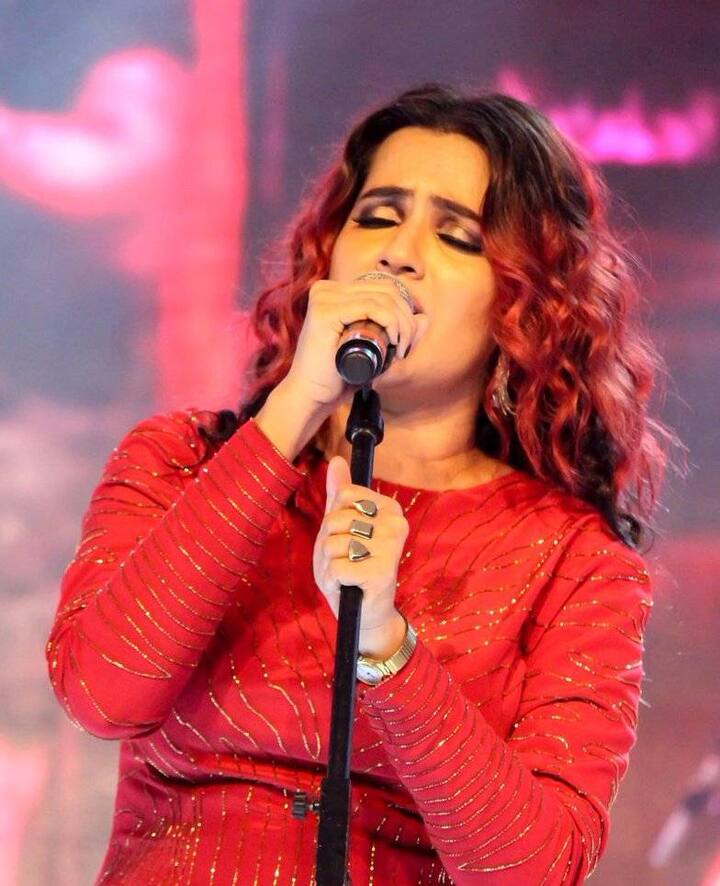 दरम्यान सध्या सोनवर सलमानचे चाहते चांगलेच भडकले आहेत.