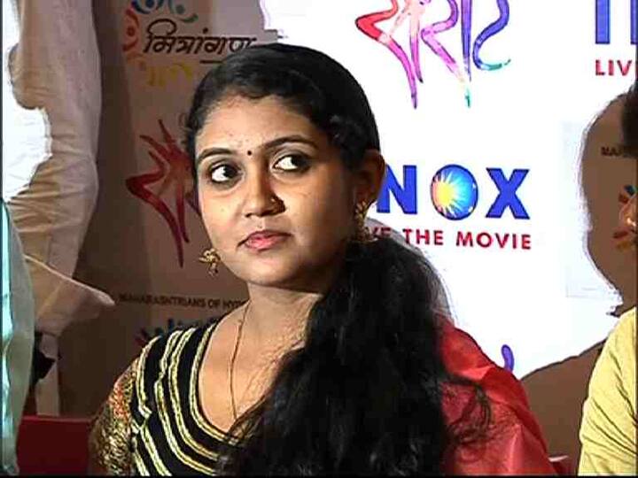 शो संपल्यानंतर मराठी प्रेक्षकांनी सैराटच्या टीमसोबत संवाद साधला. यावेळी सैराटचे सर्वच चाहत्यांनी झिंगाट गाण्यावर ठेका धरला होता. 