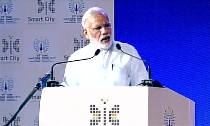 मोदींनी सुब्रमण्यम स्वामींनाही टोला लगावला. रघुराम राजन यांच्या बाबतीत जे विधान केलं ते अयोग्य होतं, प्रसिद्धीसाठी असे कृत्य करुन काहीही मिळत नाही, असं मोदी म्हणाले.