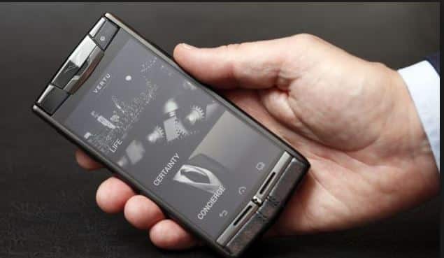 प्रीमियम स्मार्टफोन कंपनी Vertu ने आपला सिग्नेचर टच स्मार्टफोन लाँच केला आहे. या स्मार्टफोनची किंमत 6.5 ते 13.8 लाख इतकी आहे. 