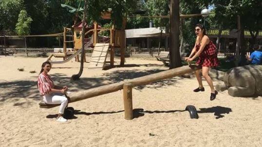 मौनी रॉयची मजा मस्ती 