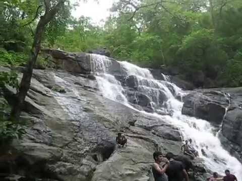 कोंडेश्वर धबधबा-बदलापूर : बदलापूर स्थानकाच्या पूर्वेला 15 किलोमीटरवर कोंडेश्वर धबधबा हे प्रसिद्ध पर्यटनस्थळ आहे. येथे गणपती आणि शंकराचे मंदिरही आहे.
