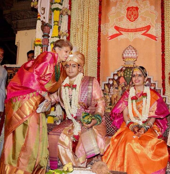यदुवीर कृष्णदत्त वोडीयार यांचं शिक्षण अमेरिकेत झालं आहे. 