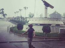 धोनीने घेतला पावसात लाँग ड्रायव्हचा आनंद