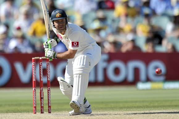 लारा नंतर चौथा क्रमाकांवर रिकी पॉन्टिंगची निवड करण्यात आली आहे.