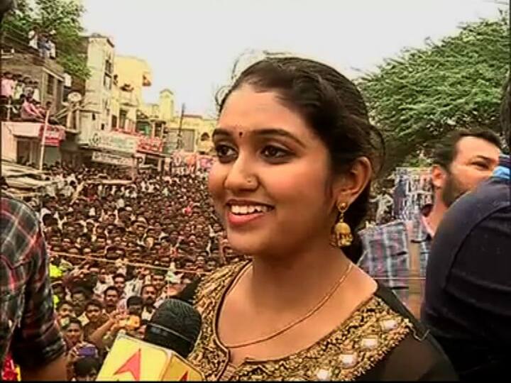 यावेळी आर्चीचा आनंद गगनात मावेनासा झाला होता.