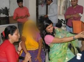 Rajsthan Women Commission Member Takes A Selfie With Rape Victim बलात्कार पीडितेसोबत सेल्फी, महिला आयोग सदस्या वादात