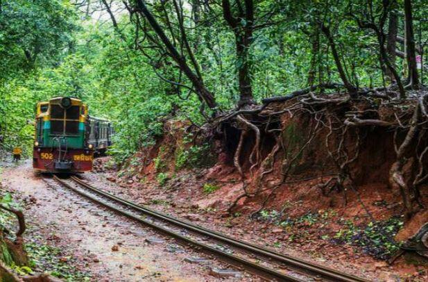 माथेरान या हिल स्टेशनला इंग्रज काळापासून फार महत्व आहे. 