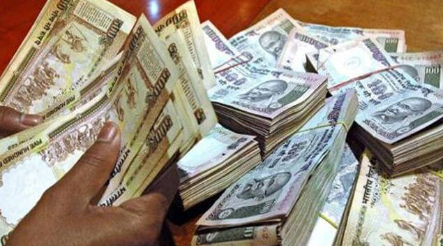 सातव्या वेतन आयोगानं किमान वेतन 7,730 रुपयावरुन 18 हजार केलं आहे. म्हणजेच 2.32 टक्के वेतनवाढ केली आहे. 