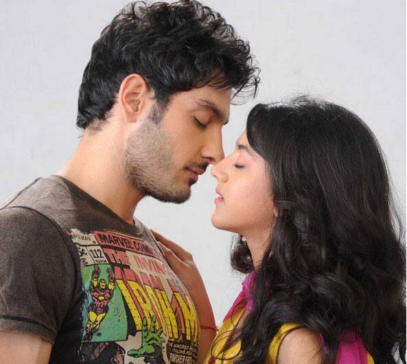 अभिनेत्री श्रेया शर्मा 