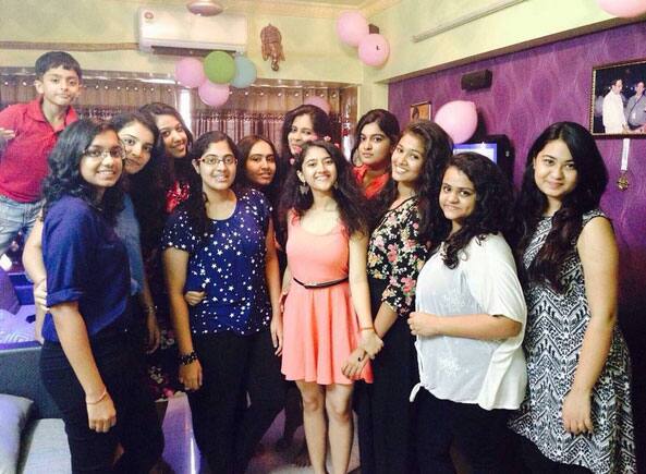 अभिनेत्री श्रेया शर्मा 