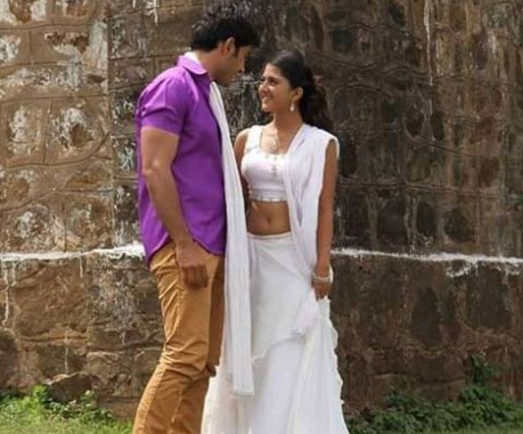 अभिनेत्री श्रेया शर्मा 